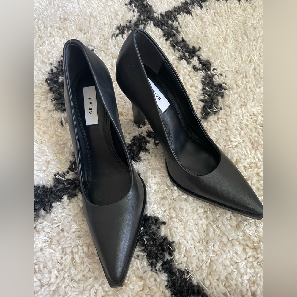 Reiss Ada Court Pointed Toe Pump